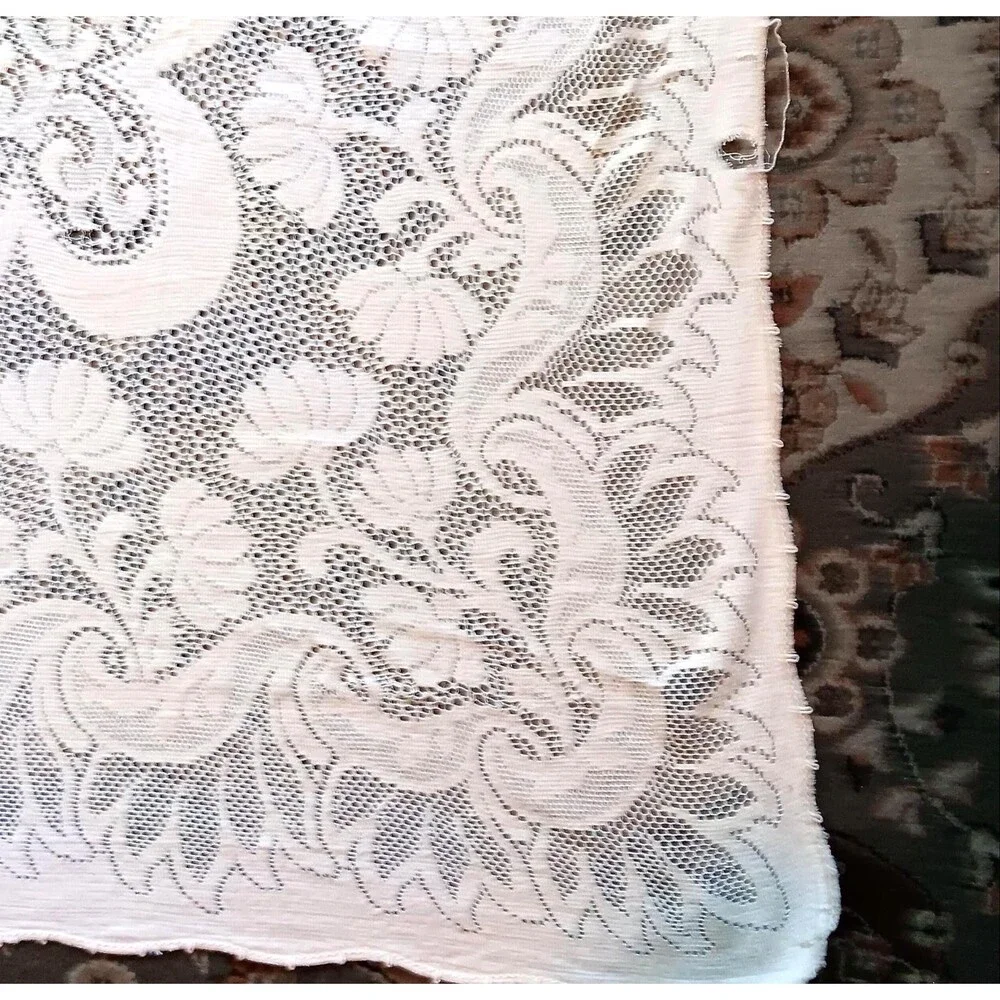 Vintage Quaker lace Tablecloth Cottage core, Granny core, 52
